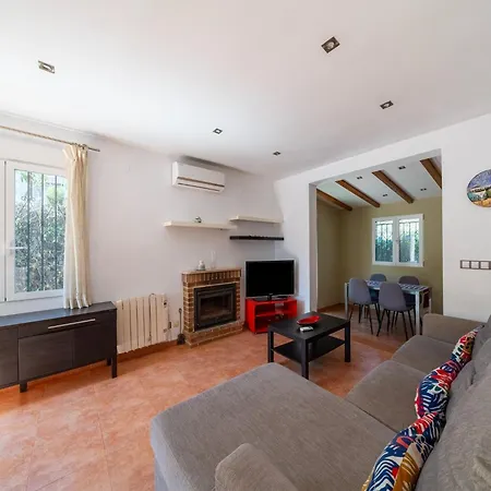 度假居 Cozy Retreat With Garden