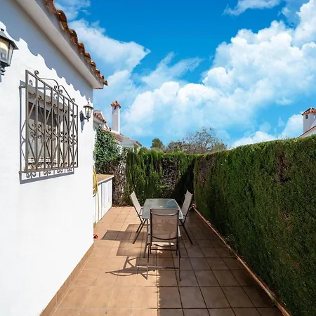 Cozy Retreat With Garden 德尼亚