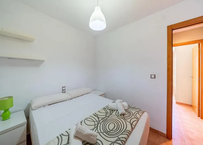 Cozy Retreat With Garden 德尼亚