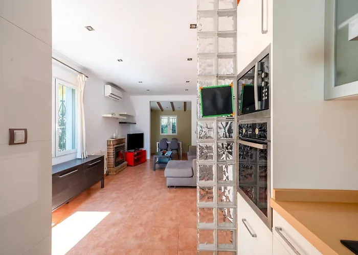 Cozy Retreat With Garden 度假居 德尼亚