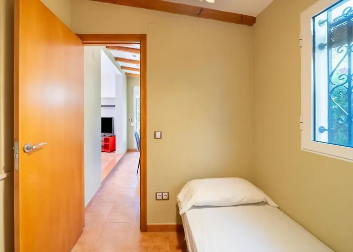 Cozy Retreat With Garden