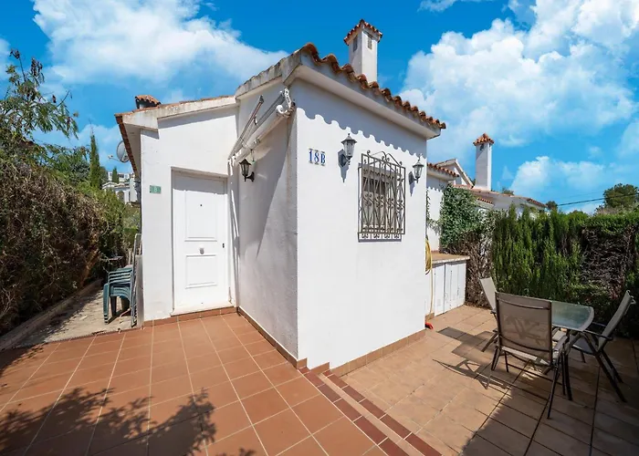 Cozy Retreat With Garden 度假居 德尼亚