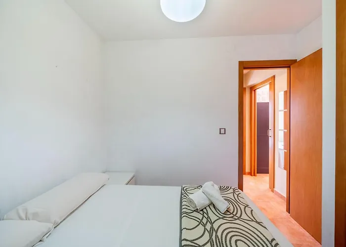 Cozy Retreat With Garden 德尼亚