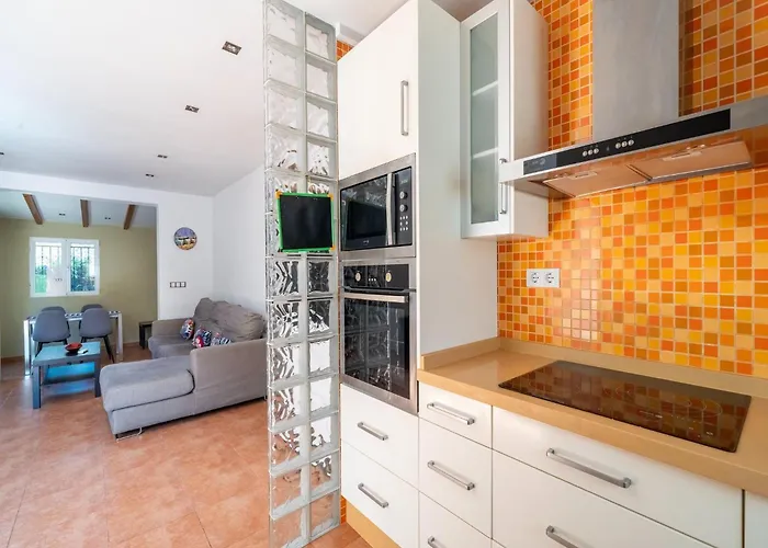 度假居 Cozy Retreat With Garden