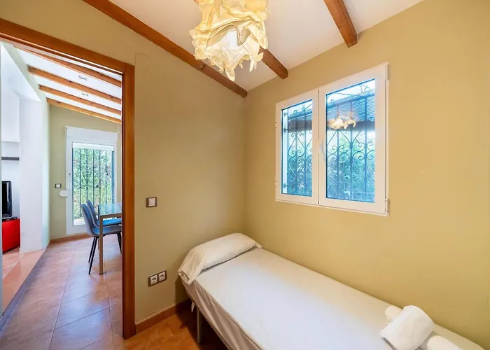 Cozy Retreat With Garden 度假居 *