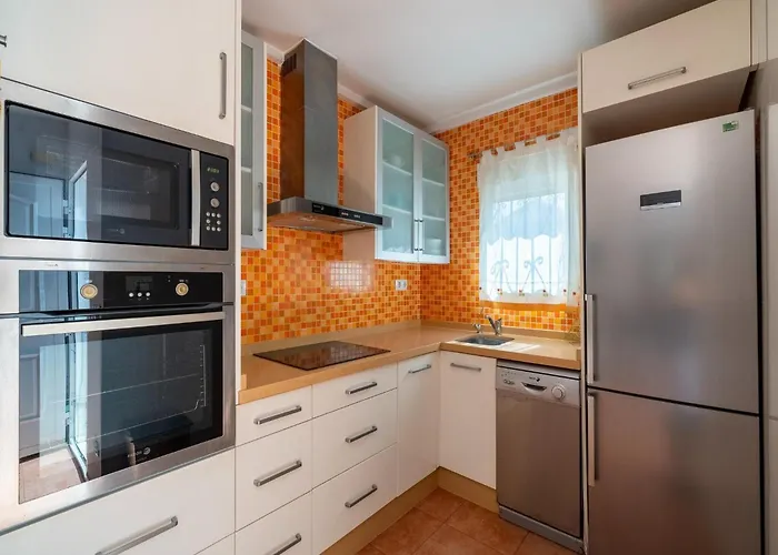 Cozy Retreat With Garden 度假居