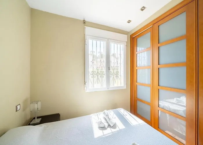 Cozy Retreat With Garden 度假居 *