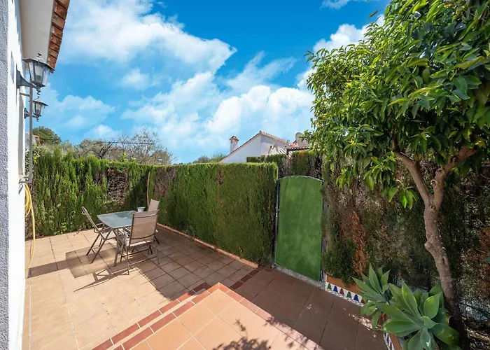 Cozy Retreat With Garden 度假居 德尼亚