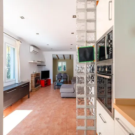 Cozy Retreat With Garden Tatil Evi Denia