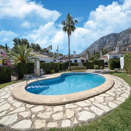 Cozy Retreat With Garden Tatil Evi